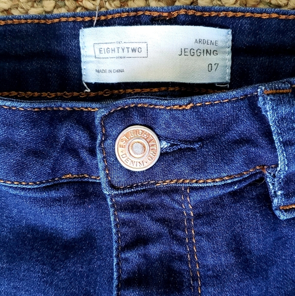 Distressed Jeggings - Picture 2 of 3